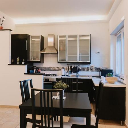 Pau Suite Home Фиумичино Екстериор снимка